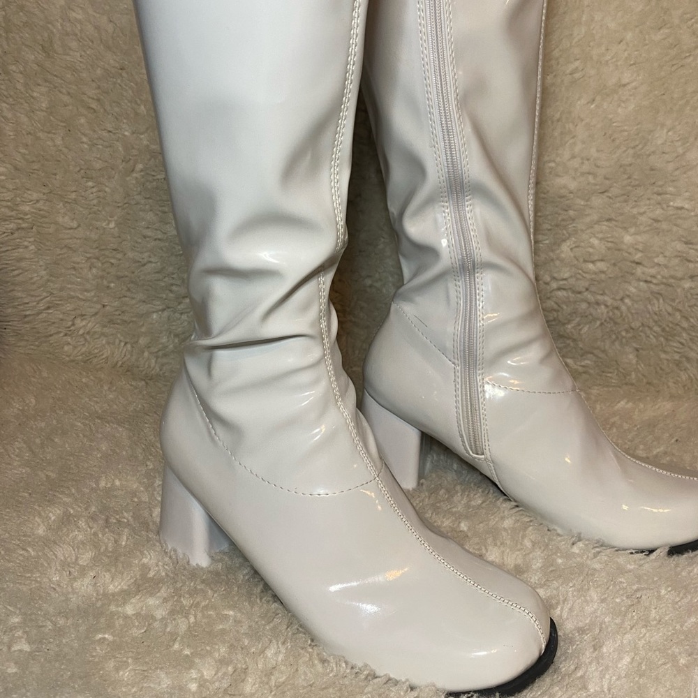 White Fake Leather Boots, 2in Heal, US 11